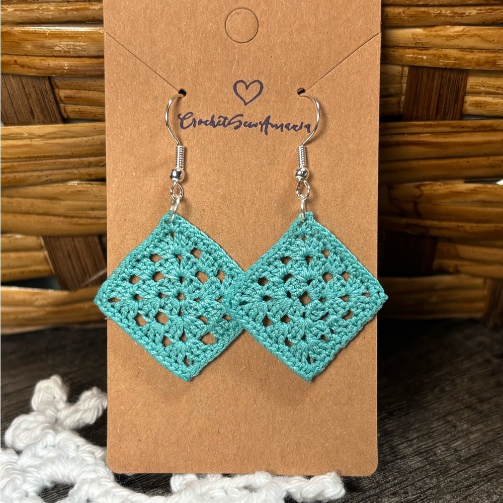 NWOT Elegant Teal Crochet Granny Square Earrings